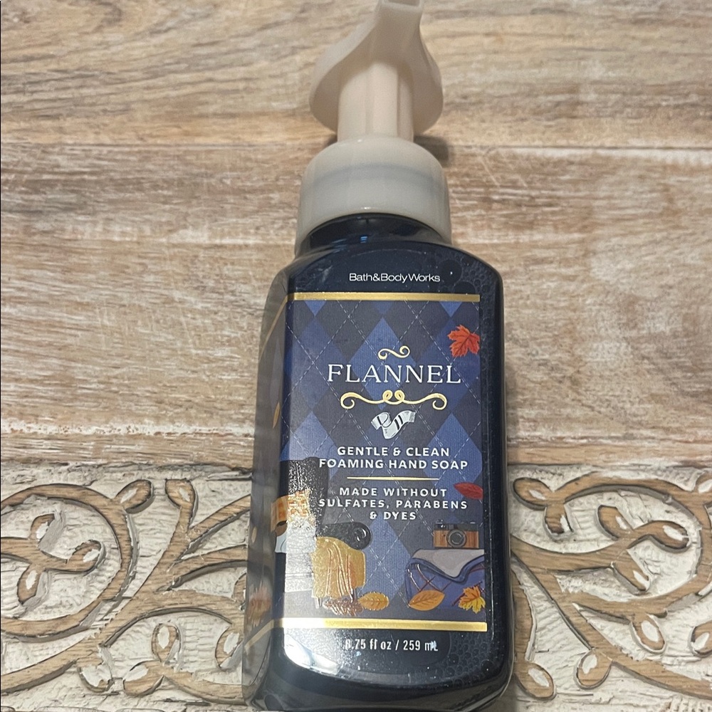 Bath & Body Works Flannel Gentle Foaming Hand Soap - Dark Blue